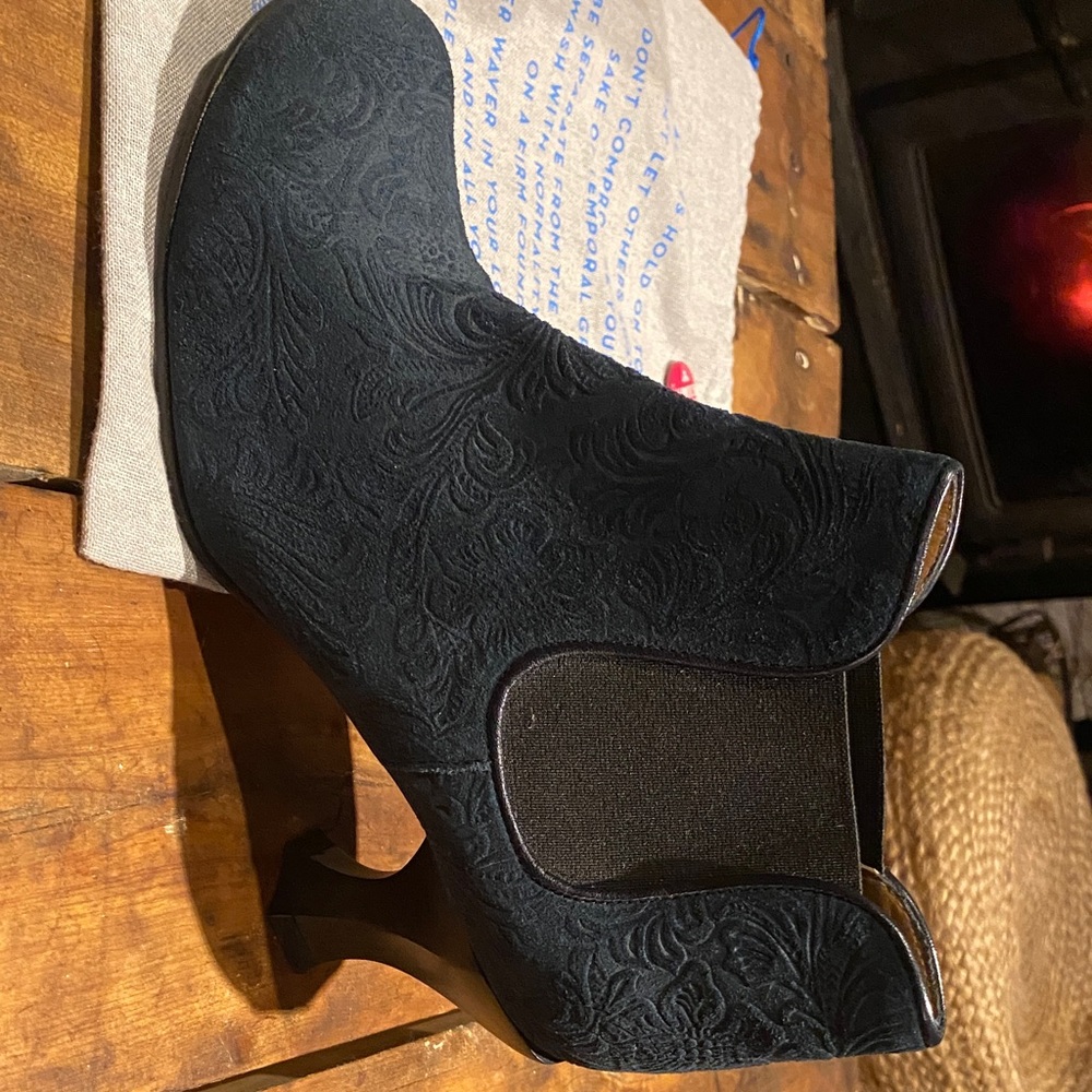 John Fluevog Baroque Blue Suede Boots sz 10